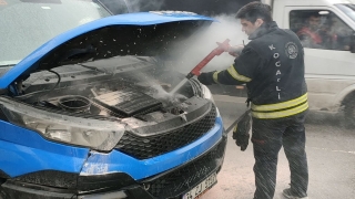 Kocaeli’de seyir halindeki panelvanda çıkan yangın söndürüldü