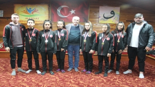 Manyas Belediye Başkanı Barçın, gençler ve güreşçilerle iftarda buluştu
