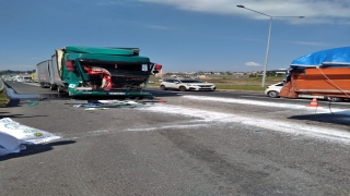 Tekirdağ’da iki tırın karıştığı kazada sürücülerden biri yaralandı