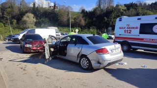 Sakarya’da meydana gelen trafik kazasında 3 kişi yaralandı