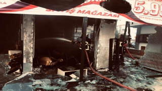 Lüleburgaz’da mobilya mağazasında çıkan yangın söndürüldü