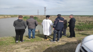 Edirne’de otomobil sulama kanalına düştü