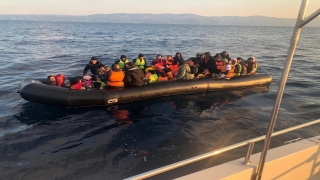 Çanakkale açıklarında 57 düzensiz göçmen kurtarıldı