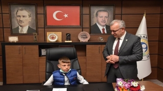 Belediye Başkanı Helvacıoğlu koltuğunu 23 Nisan dolayısıyla bir öğrenciye devretti