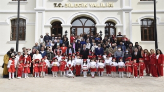 Bilecik Valisi Kızılkaya ve idareciler koltuklarını çocuklara devretti