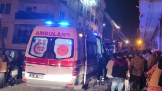 Esenyurt’ta yanan binada mahsur kalanları itfaiye kurtardı