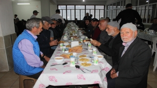 Osmaneli Kaymakamı Ünal ve Belediye Başkanı Şahin Hisarcık Beşevler köyünde iftar açtı