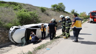 Edirne’de yol kenarındaki su tahliye kanalına devrilen otomobilin sürücüsü öldü