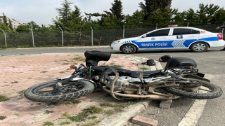 Kocaeli’de servis minibüsüyle çarpışan motosikletin sürücüsü yaralandı
