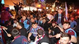 Sakarya’da Trabzonsporlu taraftarlar şampiyonluğu kutladı