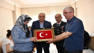 Vali Yıldırım şehit Akgün’ün ailesini ziyaret etti