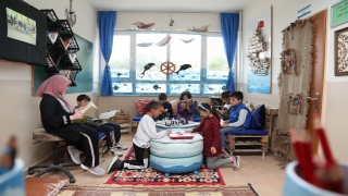 Atık malzemelerle yapılan okuma köşesiyle miniklere çevre bilinci aşılanıyor 