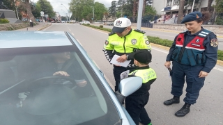 Gölcük ve Kandıra’da ”Yayalar İçin 5 Adımda Güvenli Trafik” uygulaması yapıldı