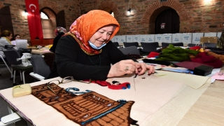Unutulmaya yüz tutmuş keçe sanatı Yıldırımlı kadınların elinde yaşatılıyor