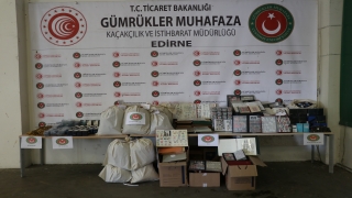 Kapıkule Sınır Kapısı’nda ele geçirilen kaçak eşyalar sergilendi