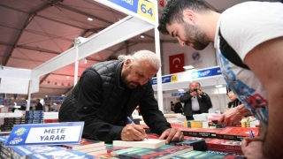 Yazar Mete Yarar, KİTAPFEST’te söyleşiye katıldı