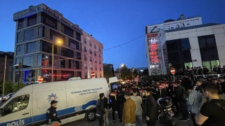 GÜNCELLEME Sultanbeyli’de şüpheli araç kovalayan motosikletli polis ekibi tıra çarptı 