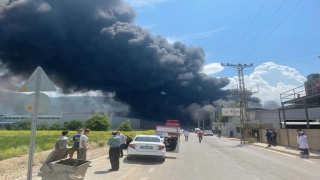 Bursa’da fabrikada çıkan yangına müdahale ediliyor