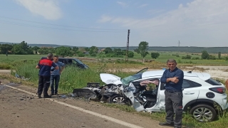 Keşan’da midibüs ile çarpışan otomobildeki kişi yaralandı
