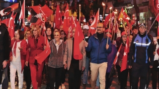 Gelibolu’da 19 Mayıs kutlamaları fener alayı ve Mehmet Erdem konseriyle sona erdi
