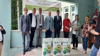 Kırklareli’nde çiftçilere yerli hibrit ayçiçeği tohumu dağıtıldı