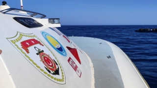 Çanakkale açıklarında bindikleri botun motoru arızalanan 56 düzensiz göçmen kurtarıldı