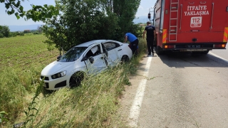 Bursa’da ağaca çarpan otomobildeki 4 kişi yaralandı