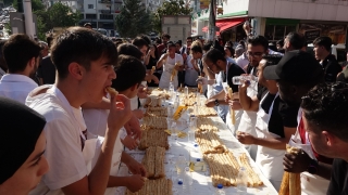 Bursa’da ”En Uzun Börek Yeme Yarışması” düzenlendi