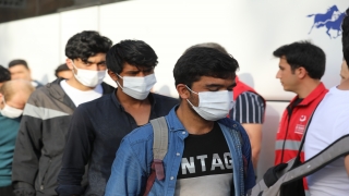 Sınır dışı edilecek 136 Afganistan uyruklu Edirne’den gönderildi
