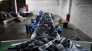 Tekstil atıkları önce ham maddeye sonra ürüne dönüştürülüyor