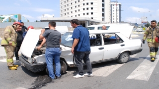 İstanbul’da iki otomobilin çarpıştığı kazada bir kişi yaralandı
