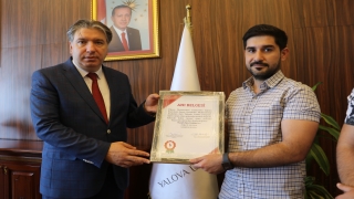 Yalova’da hayatını kaybeden yüksek lisans öğrencisinin ailesine anı belgesi verildi