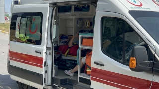Kocaeli’de minibüs ile hafif ticari aracın çarpıştığı kazada 6 kişi yaralandı