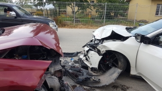 Sakarya’da iki otomobilin çarpışması sonucu 5 kişi yaralandı