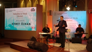Ahmet Özhan’ın ”Güldeste” konseri İstanbul’da dinleyicilerle buluştu