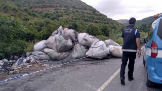 Arnavutköy’de yol kenarına bırakılan çuvallarda kimyasal atık şüphesi