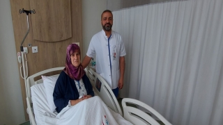 Bursa’da ameliyat edilen yaşlı kadının safra kesesinden 1284 taş çıkarıldı