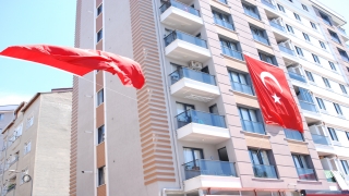 Şehit Piyade Uzman Çavuş Kemik’in babaevine Türk bayrakları asıldı