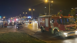 İstanbul’da bir aracın önce otomobile ardından otobüs durağına çarpması sonucu 5 kişi yaralandı