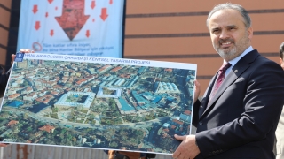 Bursa’daki Tarihi Çarşı ve Hanlar Bölgesi’nin çevresinde bina yıkımı sürüyor