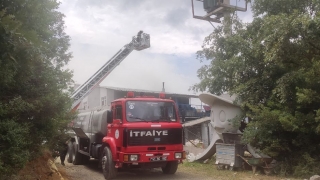 Kocaeli’de fabrika yangınına müdahale ediliyor