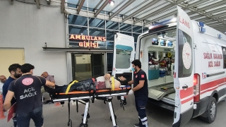 Kocaeli’de fabrikanın çatısından düşen işçi yaralandı