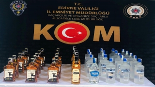 Edirne’de bir otomobilde 40 şişe gümrük kaçağı içki ele geçirildi