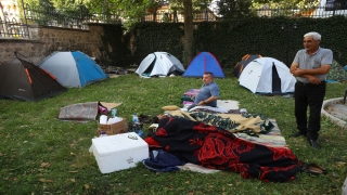Edirne’de otellerde yer bulamayan güreşseverler çadırlarda kaldı