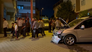 Kocaeli’de iki hafif ticari aracın çarpıştığı kazada bir kişi yaralandı