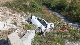 Çanakkale’de otomobilin dere yatağına yuvarlandığı kazada 3 kişi yaralı