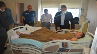 Kocaeli Emniyet Müdürü Tipioğlu’ndan trafik kazasında yaralanan polise ziyaret