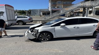 Serdivan’da iki otomobilin çarpıştığı kazada 2 kişi yaralandı