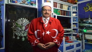 Sakarya’da bir imam cuma hutbesini ayyıldızlı cübbe ve sarıkla okudu