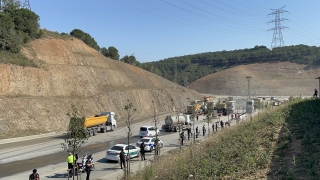 Sultangazi’de ücretlerine zam isteyen kamyon şoförleri greve başladı